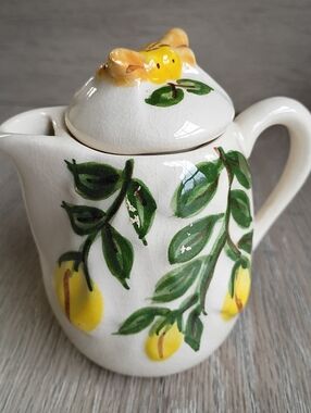 Vintage Mini Bumblebee Teapot With Lid 8 Ozs